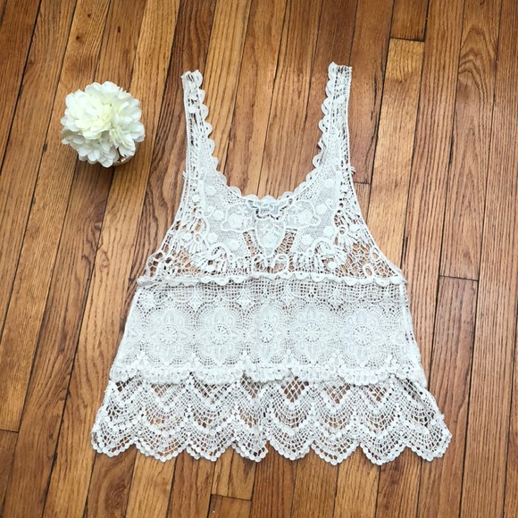 Tops - 🎉HOST PICK🎉 Crotchet lace tank top